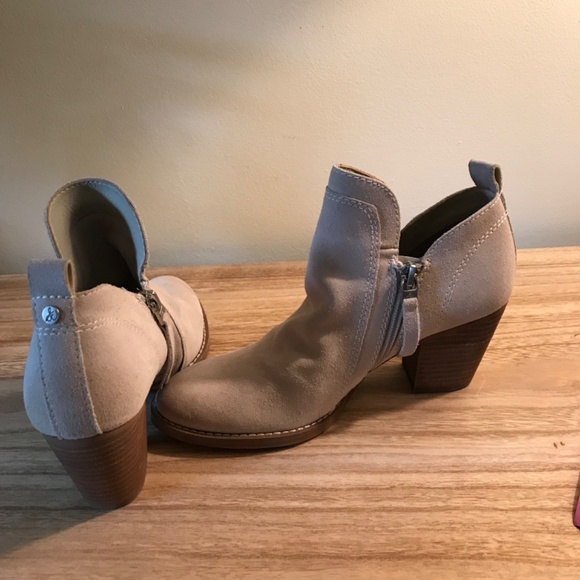 Like new Sam Edelman Beige Bootie with Heel - Picture 2 of 4